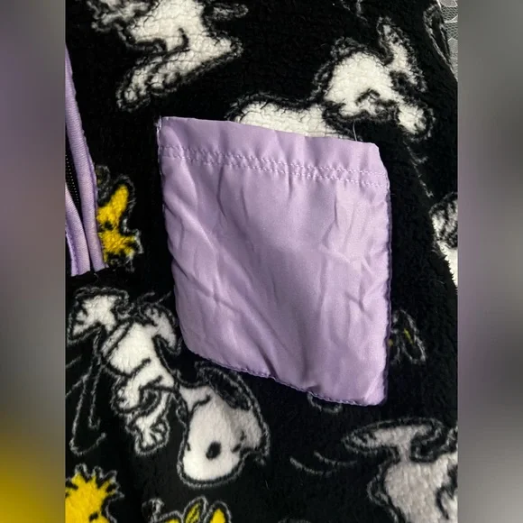 Peanuts Snoopy Fleece Black Sweater Womens Size Small - Picture 2 of 6